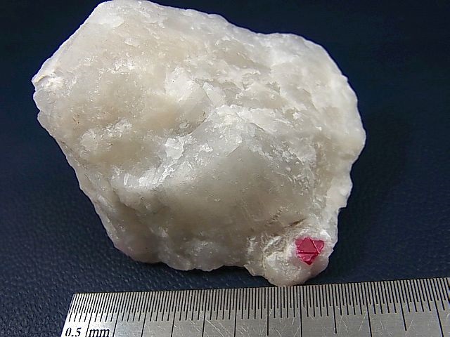 画像: ミャンマー・モゴック産レッドスピネル(ダビデの星)原石 76.1g