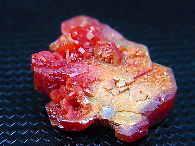画像: モロッコ産バナジナイト原石 8.2g