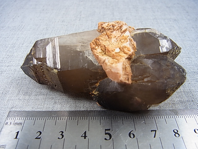 画像: 新産地：ベトナム・ニントゥアン産スモーキー水晶（ＤＴ/エピドート内包/カリ長石共生） 136.7g