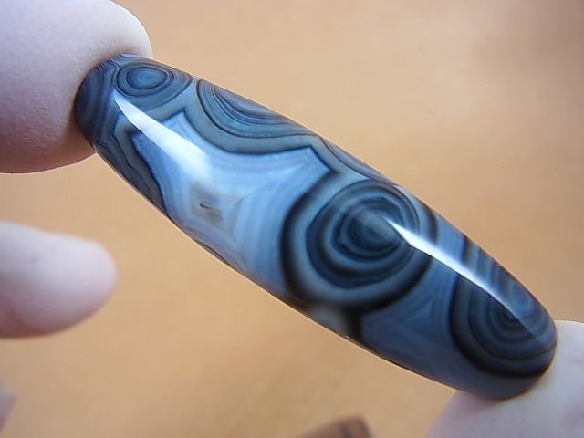 画像1: ボツワナ産ピクチャーアゲート現代天珠（自然多眼） 直径約13×43mm