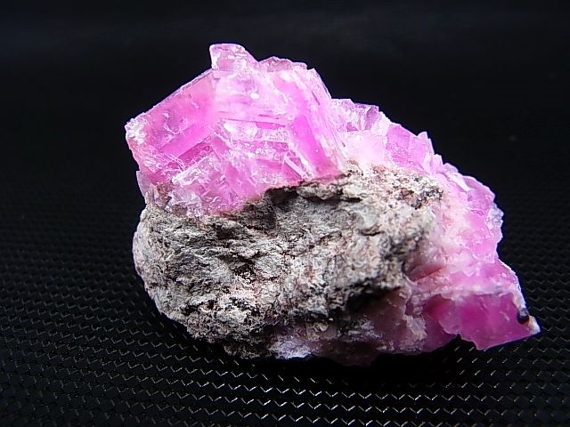 画像: コンゴ産ピンクコバルトカルサイト原石 36.2g