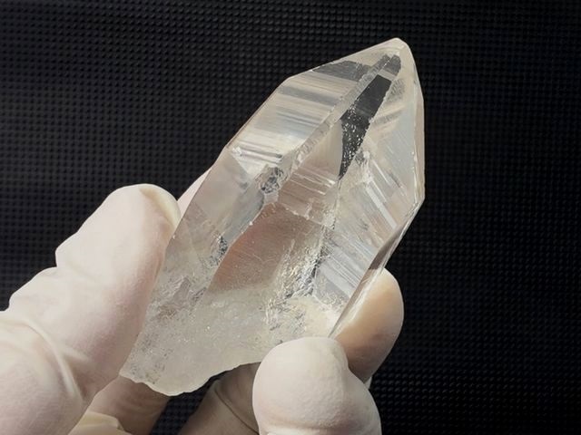 画像: ベトナム・Bac Kan省産クリア水晶ポイント 69.7g