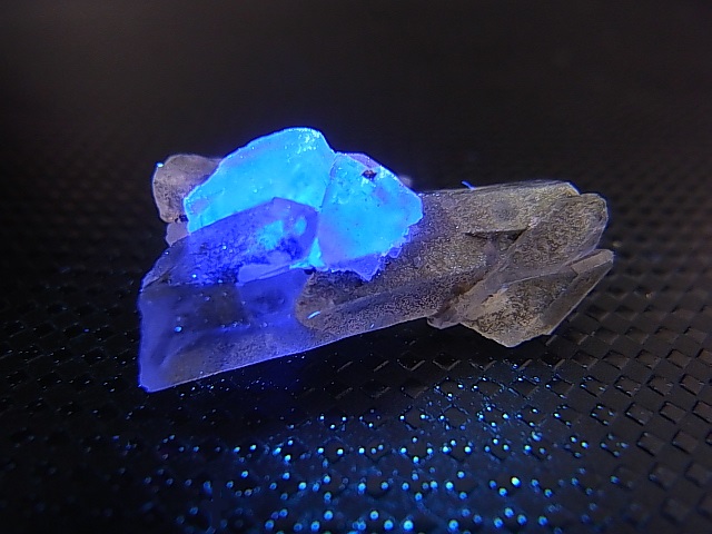 画像2: ドイツ・ザクセン州産フローライトon水晶 2.4g