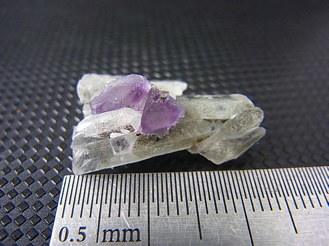 画像: ドイツ・ザクセン州産フローライトon水晶 2.4g