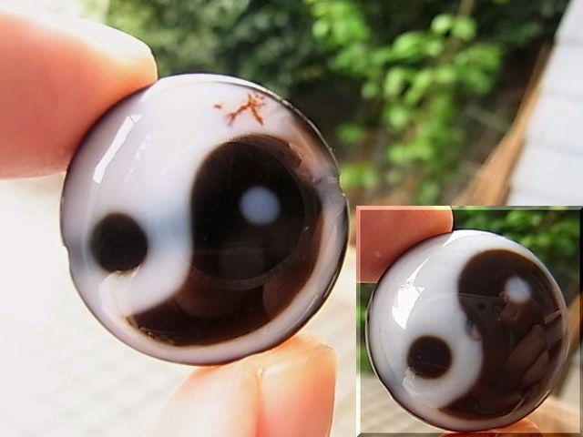 画像: 【店主おすすめ】朱砂入り（希少！）太極「陰陽」天珠